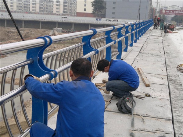 鸡西不锈钢桥梁护栏除锈维护的重要性及其方法